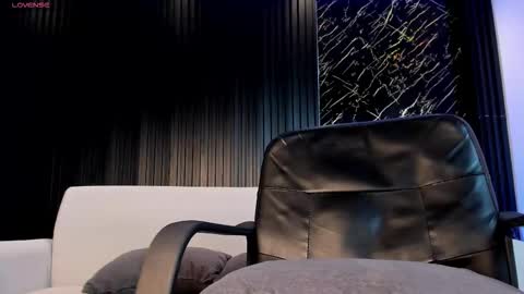 zoee_millerr online show from March 25, 8:26 pm