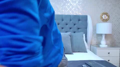 Zoe Krug online show from October 24, 11:44 am