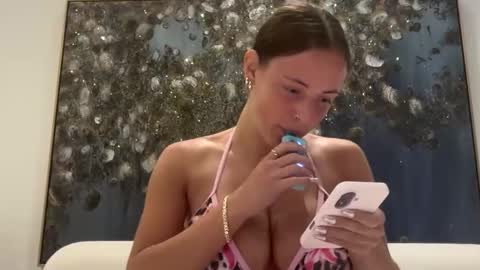 zoepriceee online show from April 18, 8:09 pm