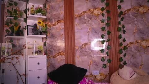 zoey fox  online show from April 8, 11:30 pm