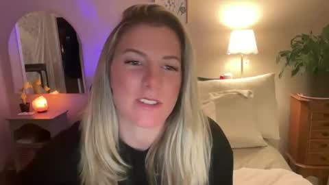 Zoeydanner online show from March 6, 4:44 am