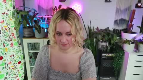 Zoey Ryan online show from April 27, 6:49 pm