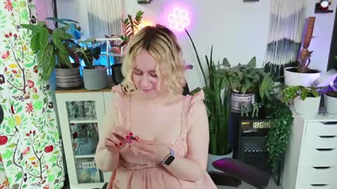 Zoey Ryan online show from April 20, 6:44 pm