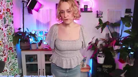 Zoey Ryan online show from November 27, 5:31 pm