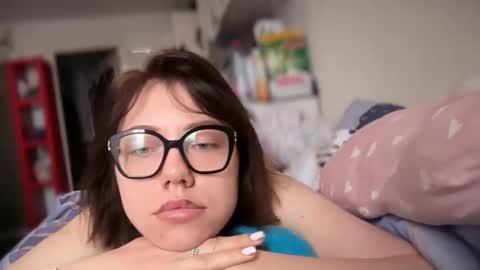 Melani online show from April 3, 9:27 am