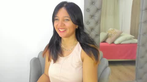 Im Zusan My schedule is from 1030pm to 430 am colombian time online show from May 11, 3:02 am