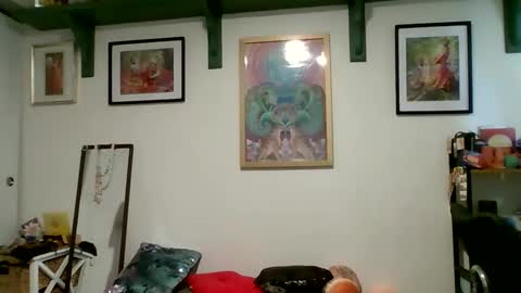 Zyra Cloud online show from October 28, 9:16 pm