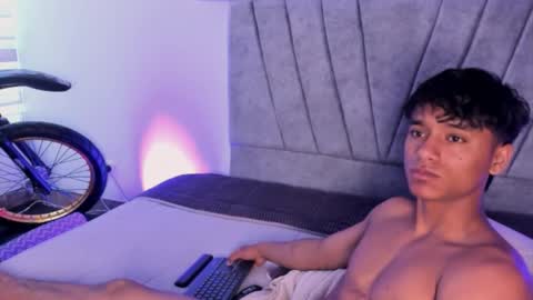 zyzz_1812 online show from October 23, 5:36 pm